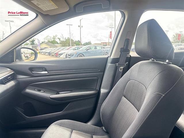 Used 2025 Nissan Altima 2.5 SV FWD image 15