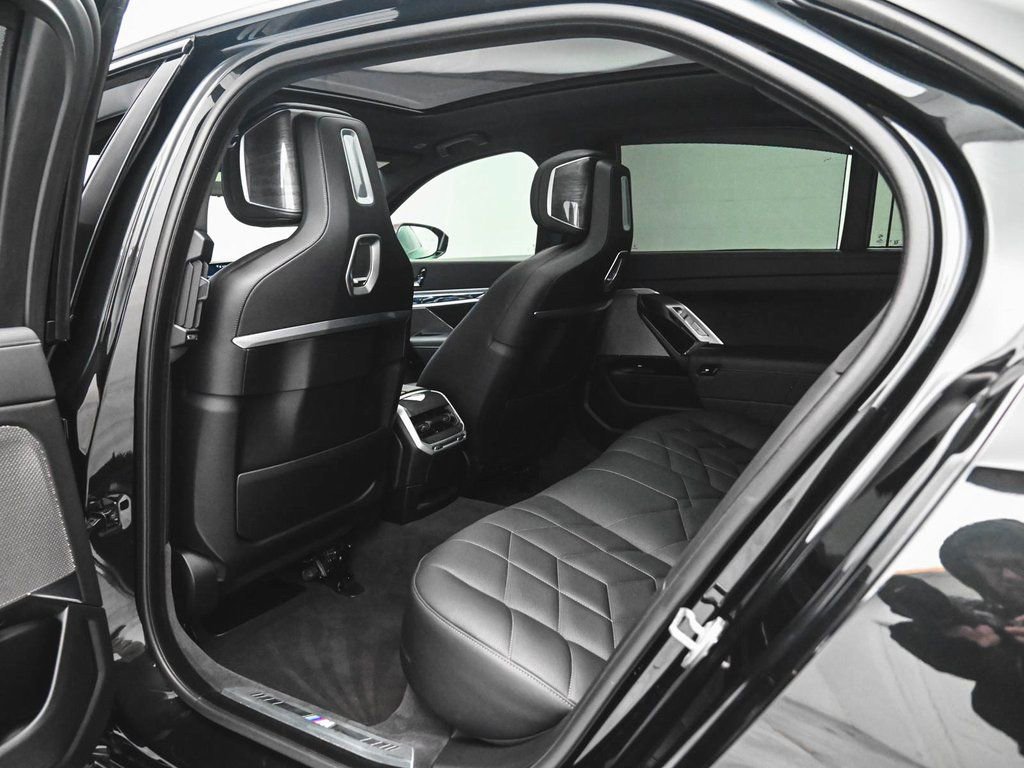 Used 2024 BMW 750e xDrive w/ Premium Package AWD/4WD image 36