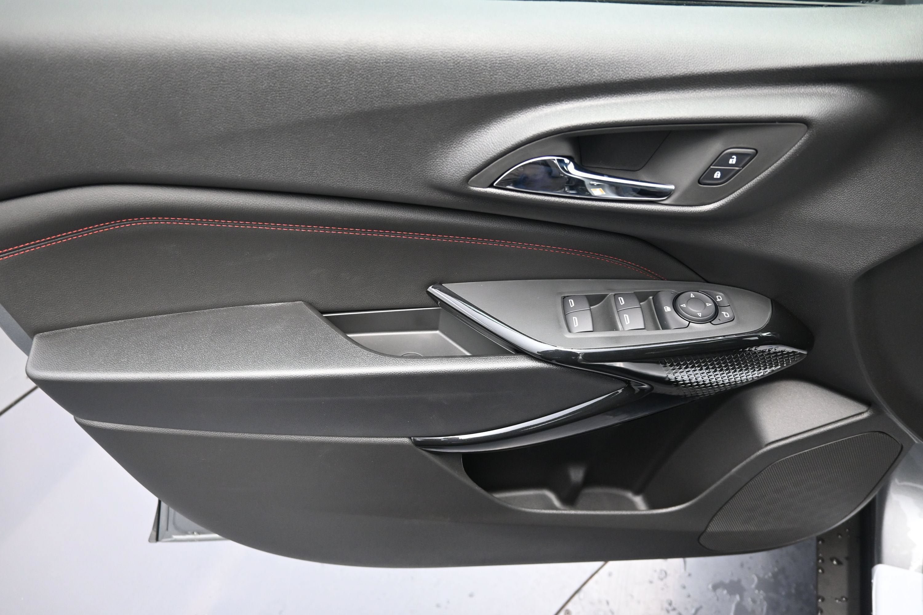 New 2026 Chevrolet Trax RS w/ Sunroof Package FWD image 26