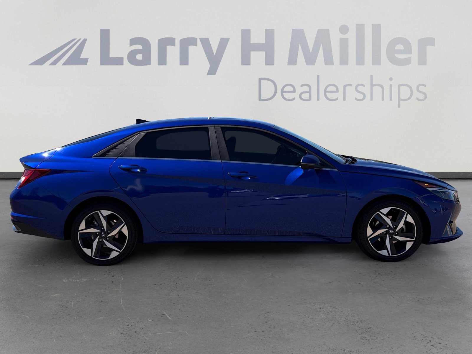 Used 2023 Hyundai Elantra Limited FWD image 7