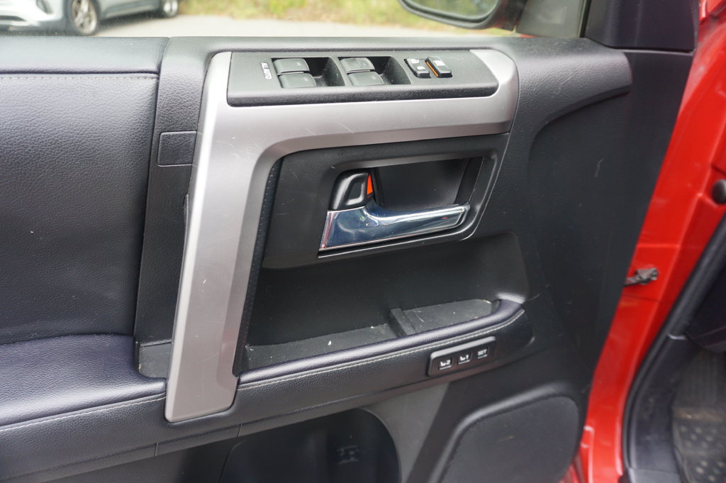 Used 2022 Toyota 4Runner Limited AWD/4WD image 3