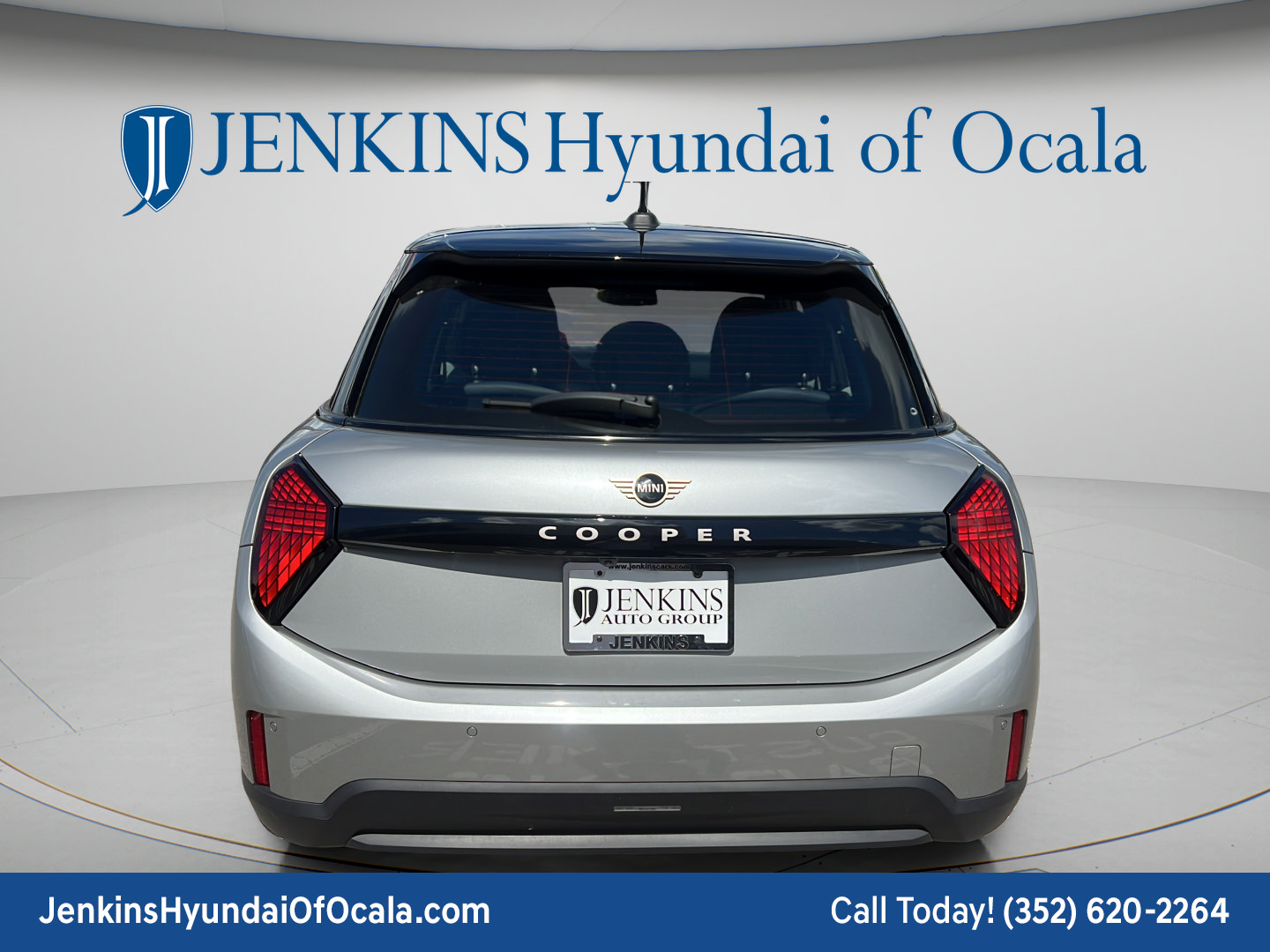 Used 2025 MINI Cooper 4-Door Hardtop FWD image 4