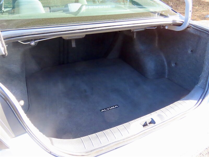 Used 2024 Nissan Altima 2.5 SV FWD image 10