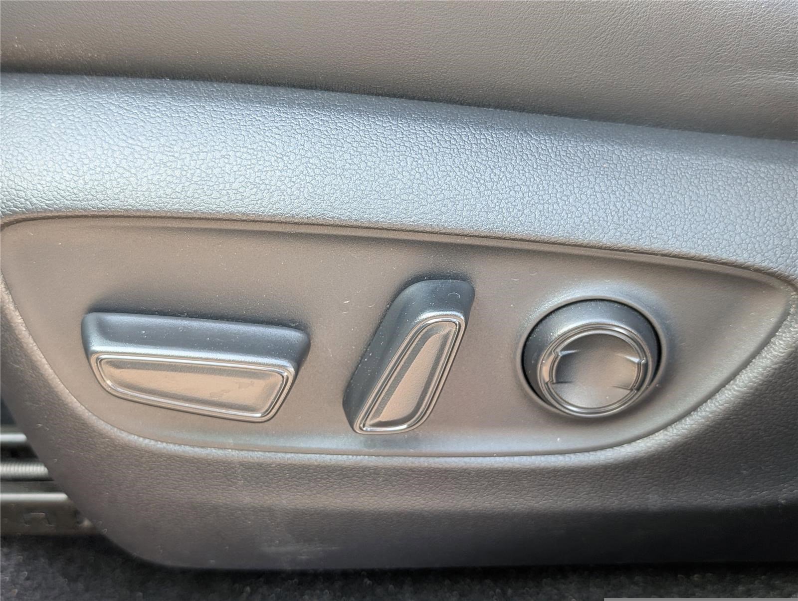 Used 2023 Toyota RAV4 XLE Premium AWD/4WD image 22