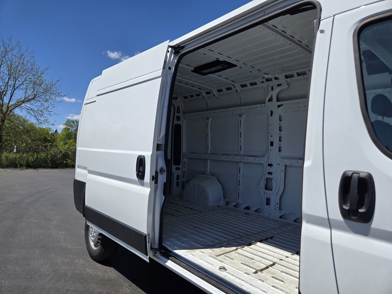 Used 2025 RAM ProMaster 2500 w/ Convenience Group FWD image 25