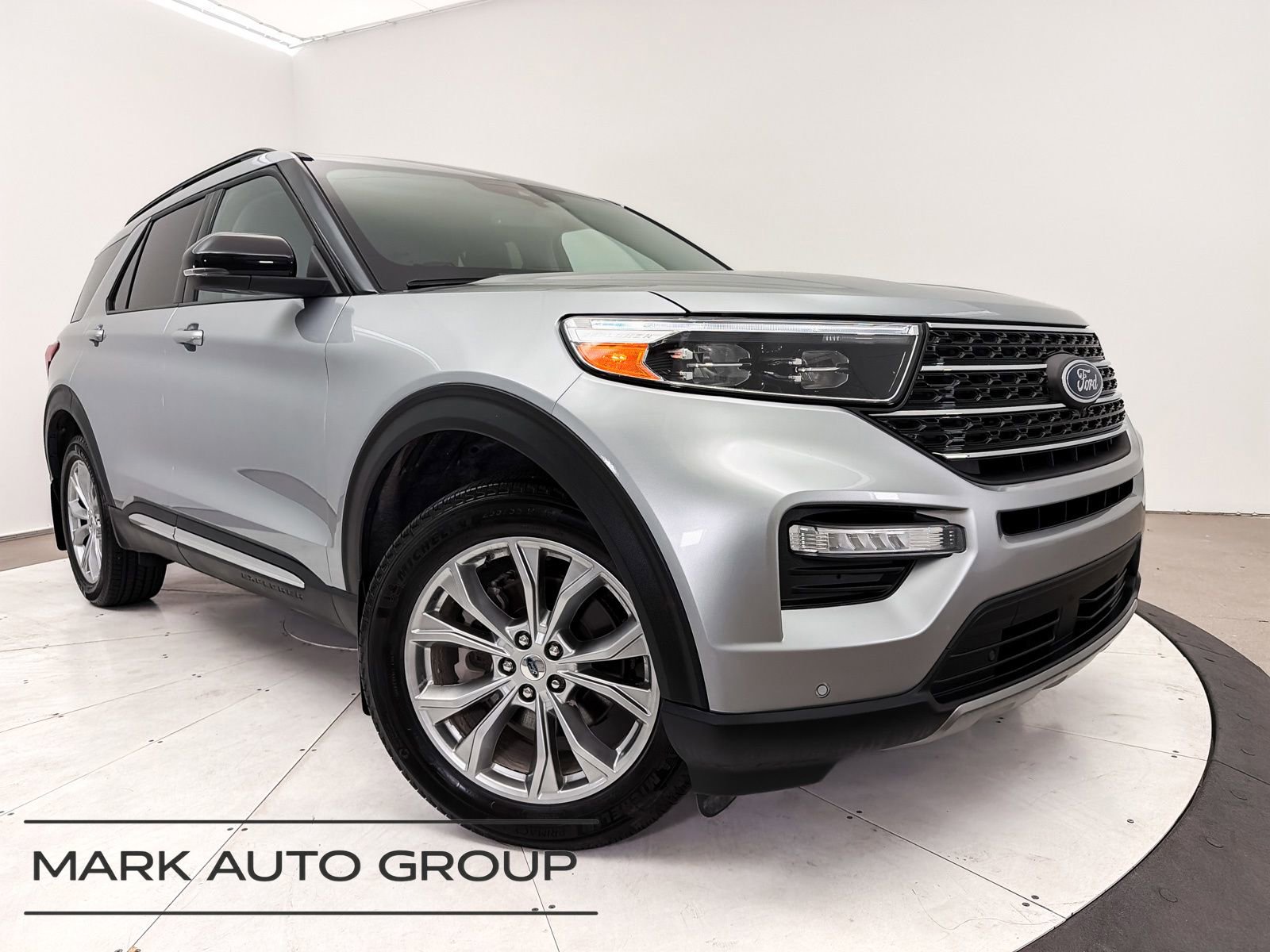 Used 2024 Ford Explorer XLT w/ Equipment Group 202A image 1