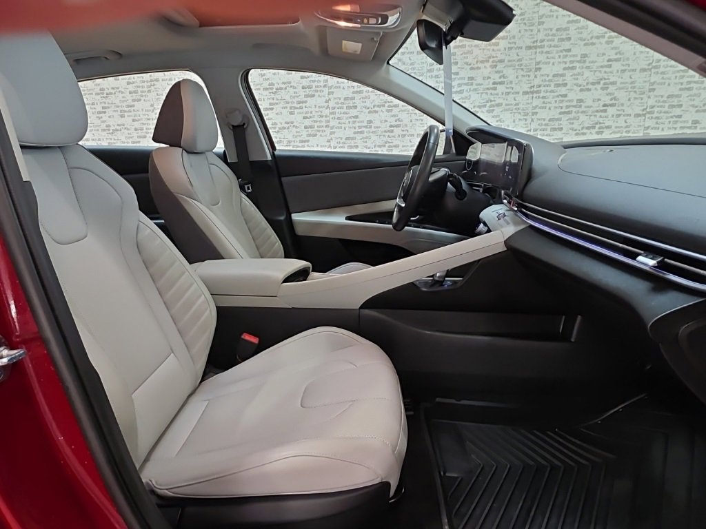 Used 2024 Hyundai Elantra Limited image 9