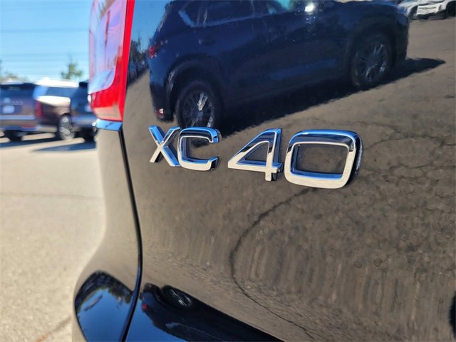 Used 2019 Volvo XC40 T5 Momentum image 11