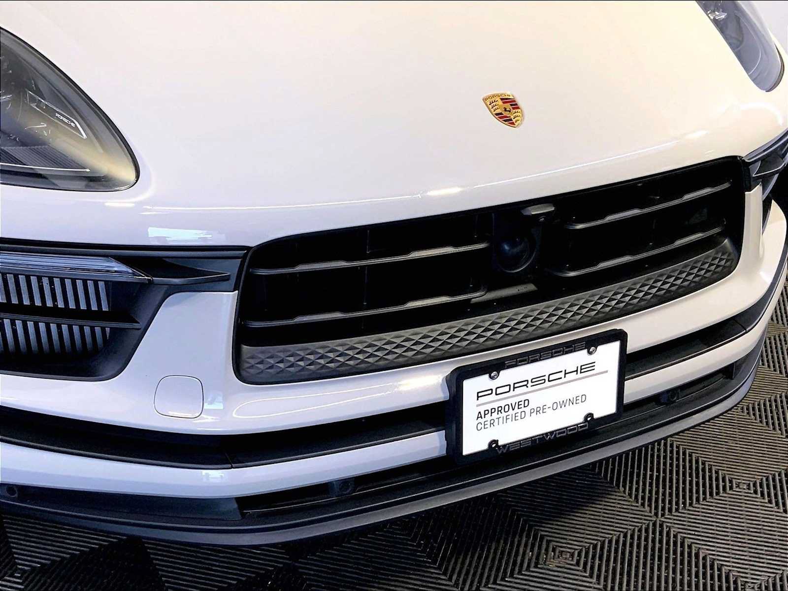 Certified 2024 Porsche Macan S AWD/4WD image 34
