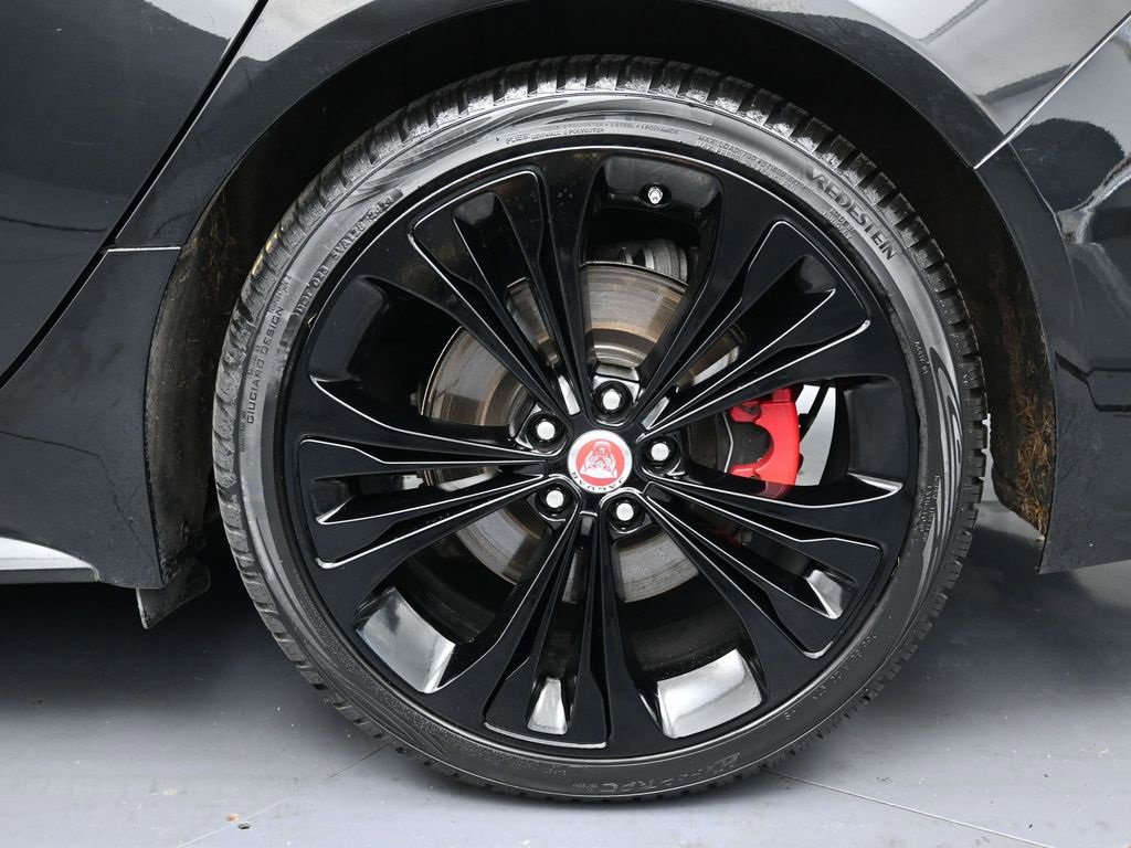Used 2022 Jaguar XF R-Dynamic SE image 11