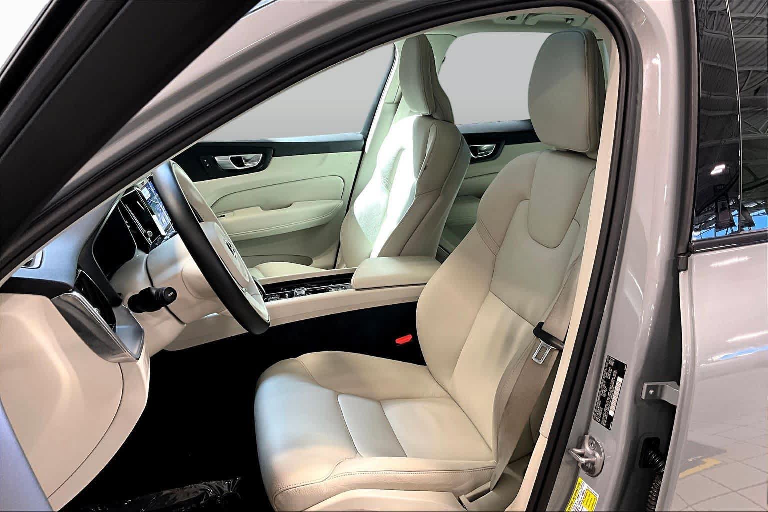Used 2024 Volvo XC60 B5 Core w/ Climate Package AWD/4WD image 9
