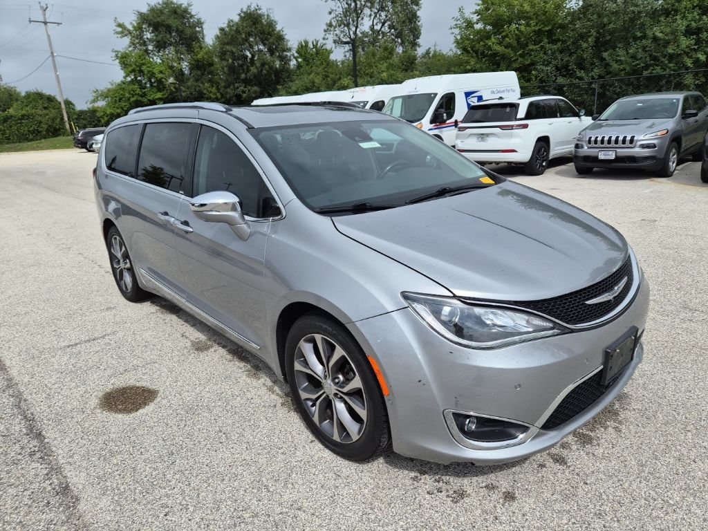 Used 2017 Chrysler Pacifica Limited FWD image 3