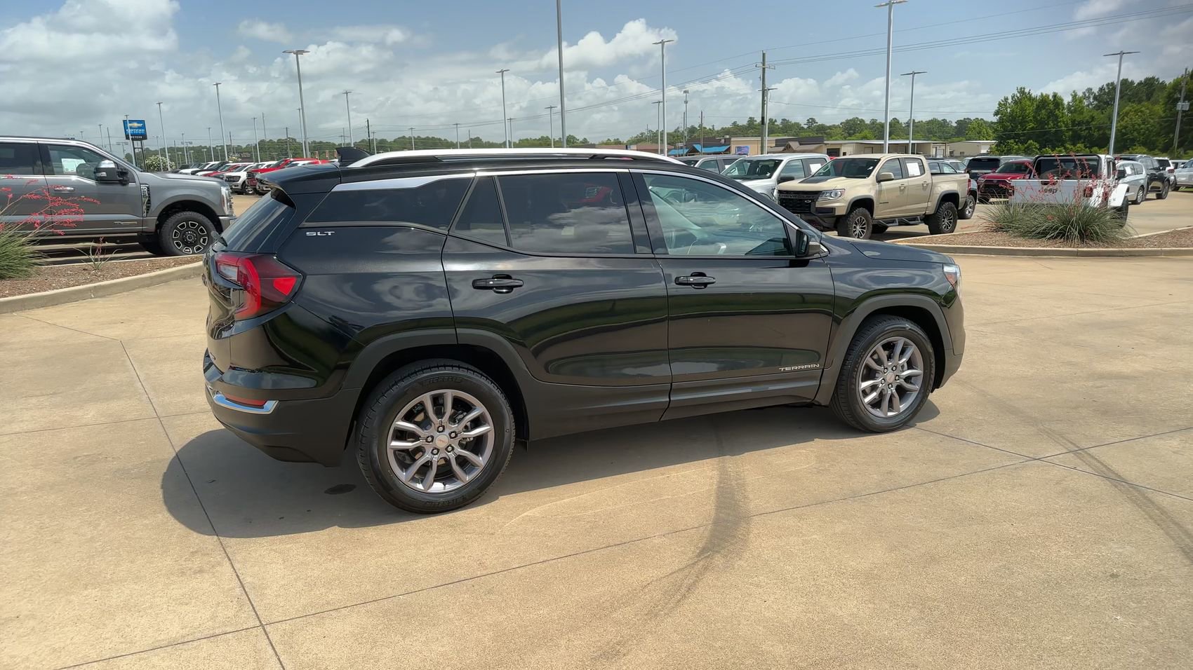 Used 2023 GMC Terrain SLT image 8