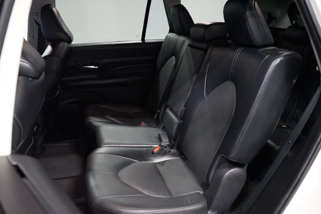 Certified 2024 Toyota Grand Highlander AWD image 28