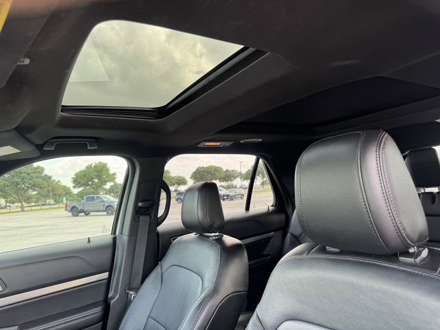 Used 2018 Ford Explorer XLT w/ Equipment Group 202A FWD image 31