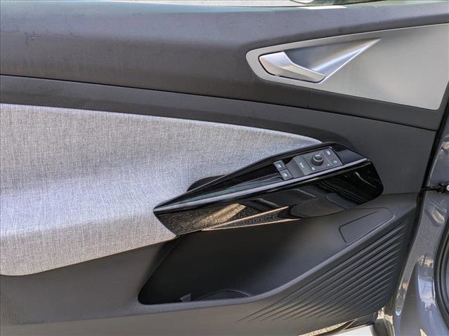 New 2025 Volkswagen ID.4 Pro image 16
