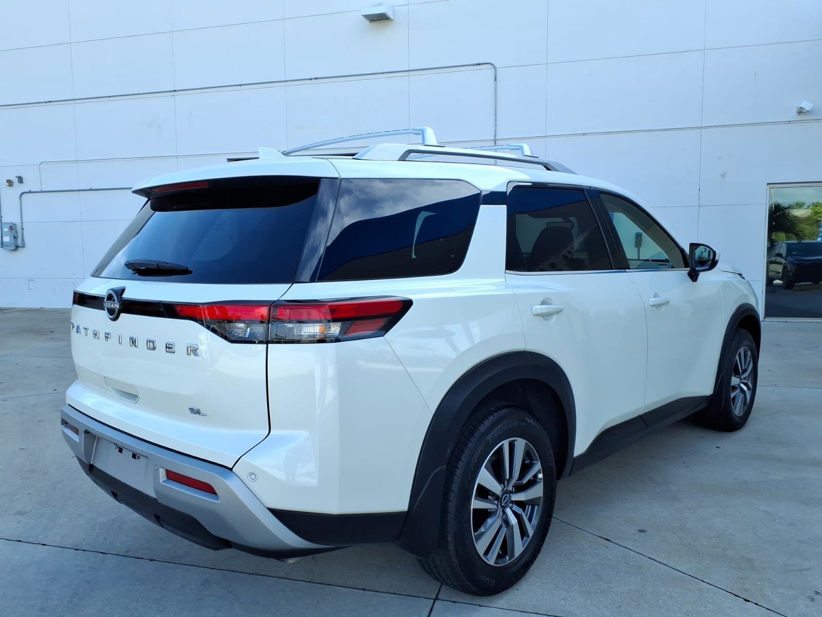 Used 2023 Nissan Pathfinder SL FWD image 14
