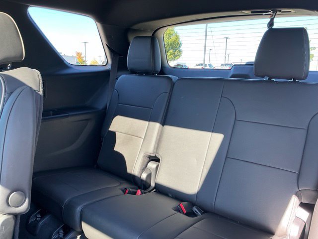 Used 2023 Chevrolet Traverse Premier w/ Redline Edition AWD/4WD image 35
