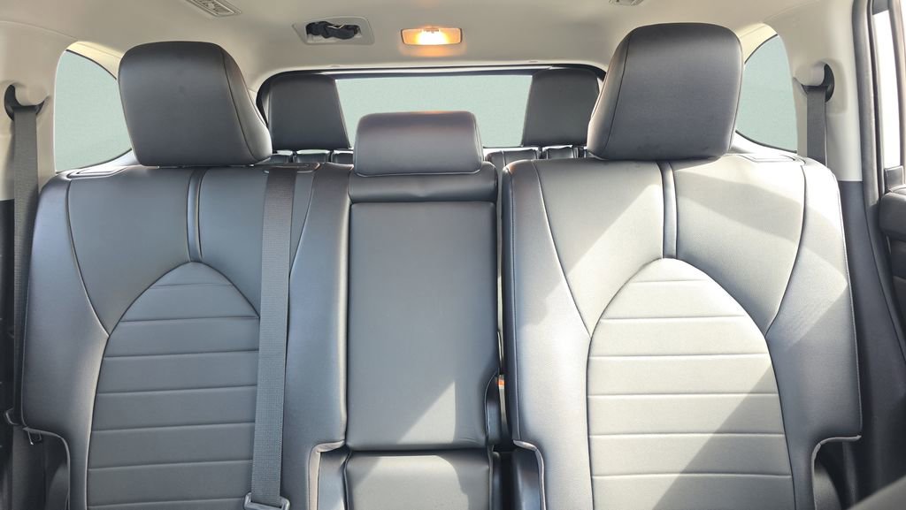 Used 2021 Toyota Highlander XLE image 13
