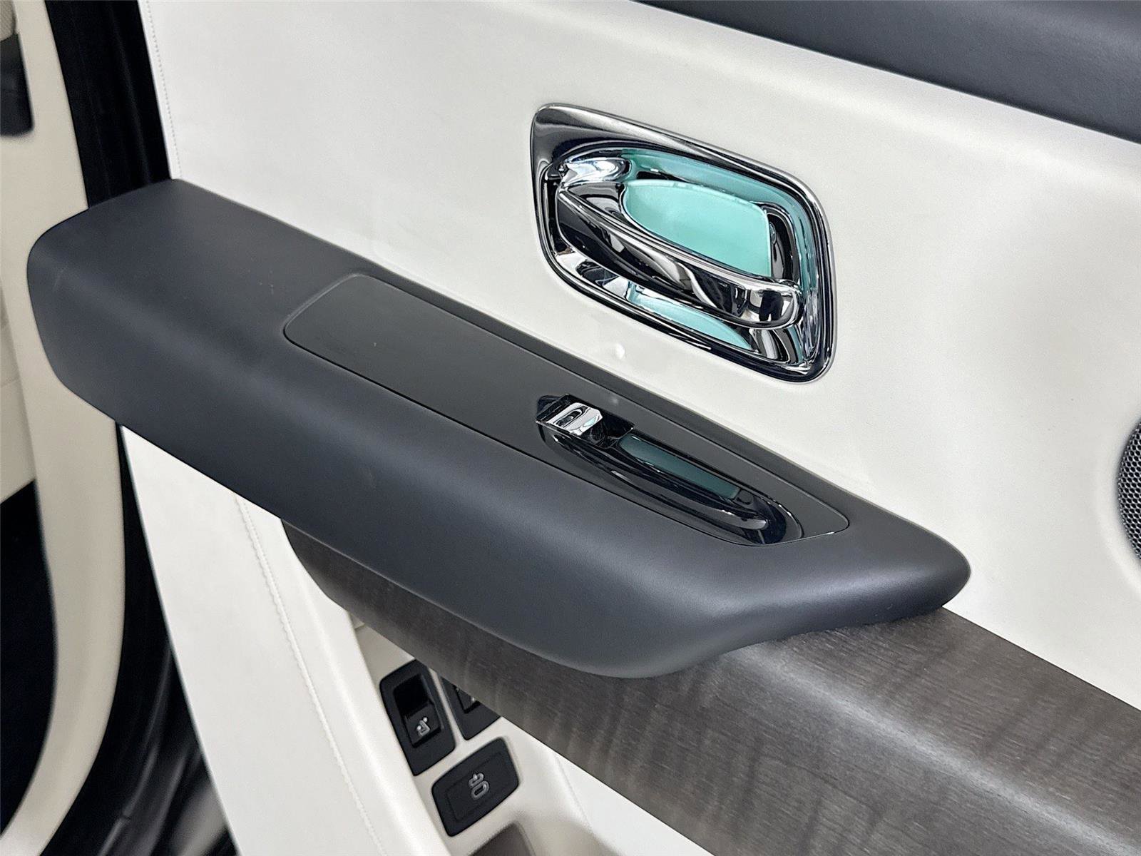 Used 2021 Rolls-Royce Cullinan image 27