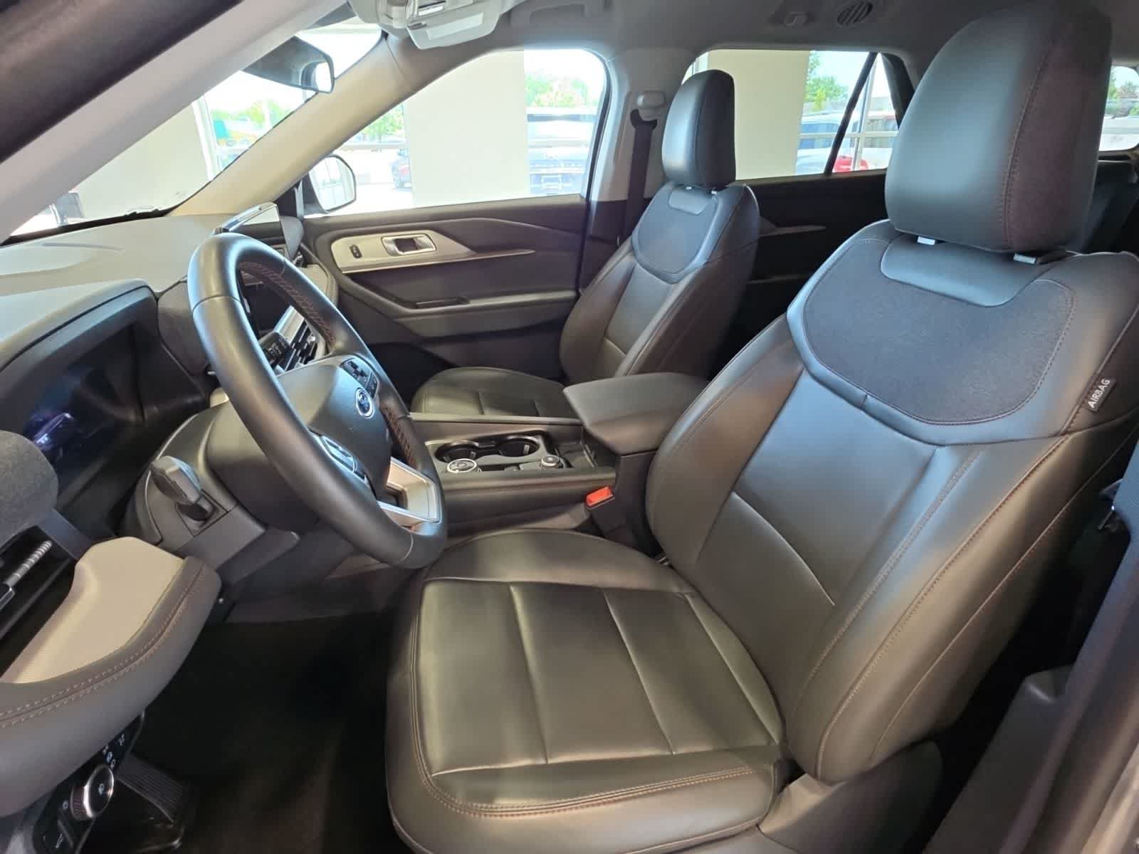 Used 2025 Ford Explorer Active w/ Active Comfort Package AWD/4WD image 14