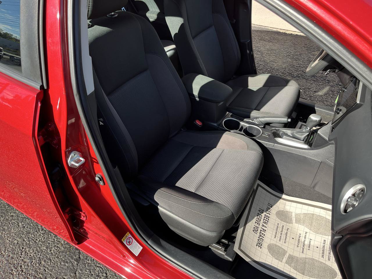 Used 2019 Toyota Corolla LE FWD image 21