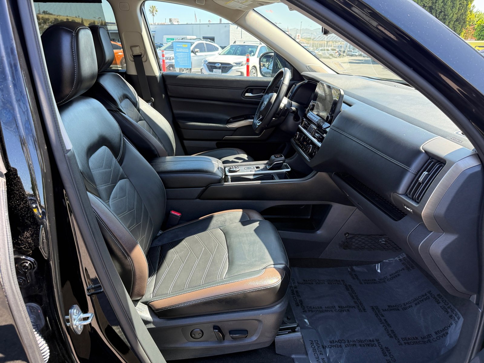 Used 2025 Nissan Pathfinder Platinum w/ Cargo Package AWD/4WD image 20