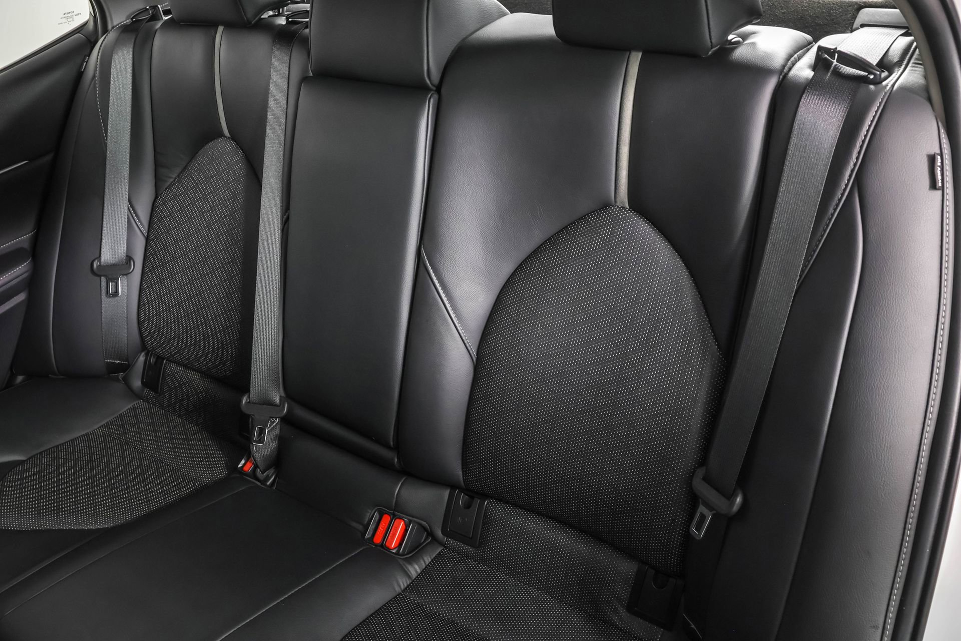 Used 2018 Toyota Camry XSE image 35