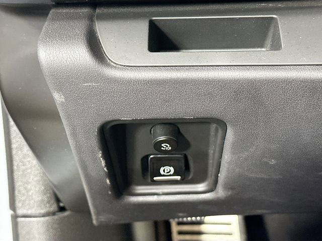 Used 2024 Chevrolet Corvette Stingray Convertible w/ Z51 Performance Package image 22