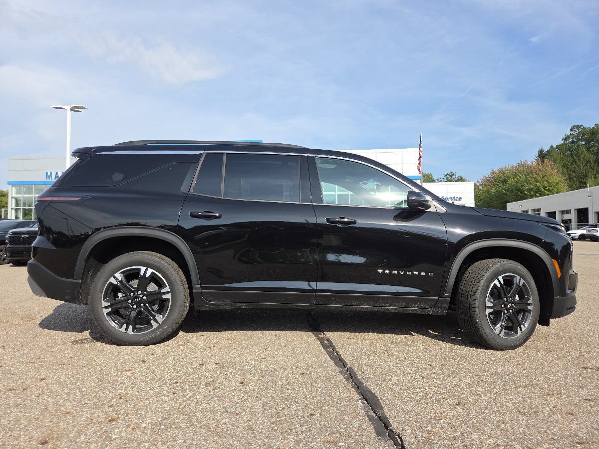 New 2027 Chevrolet Traverse LT w/ Sun and Wheel Package FWD image 21