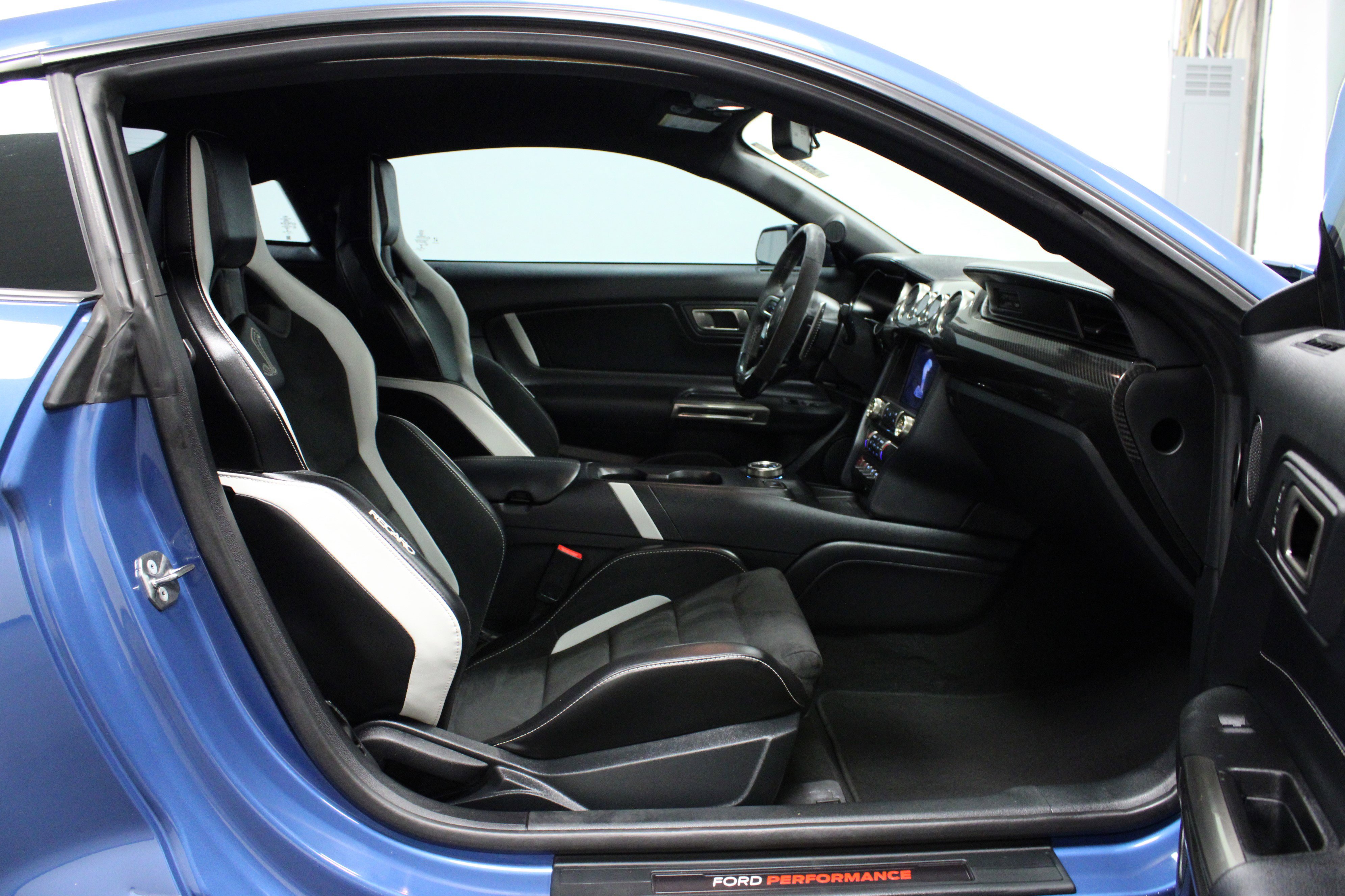 Used 2020 Ford Mustang Shelby GT500 w/ Technology Package image 14