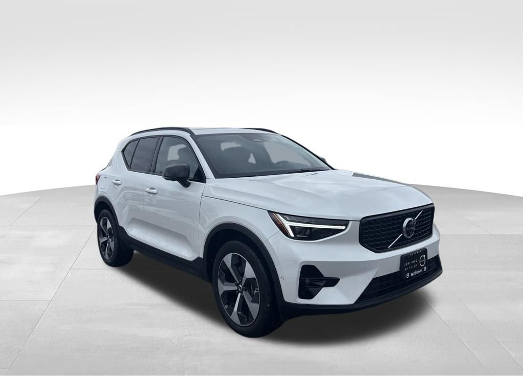 Certified 2026 Volvo XC40 B5 Plus w/ Protection Package Premier image 36