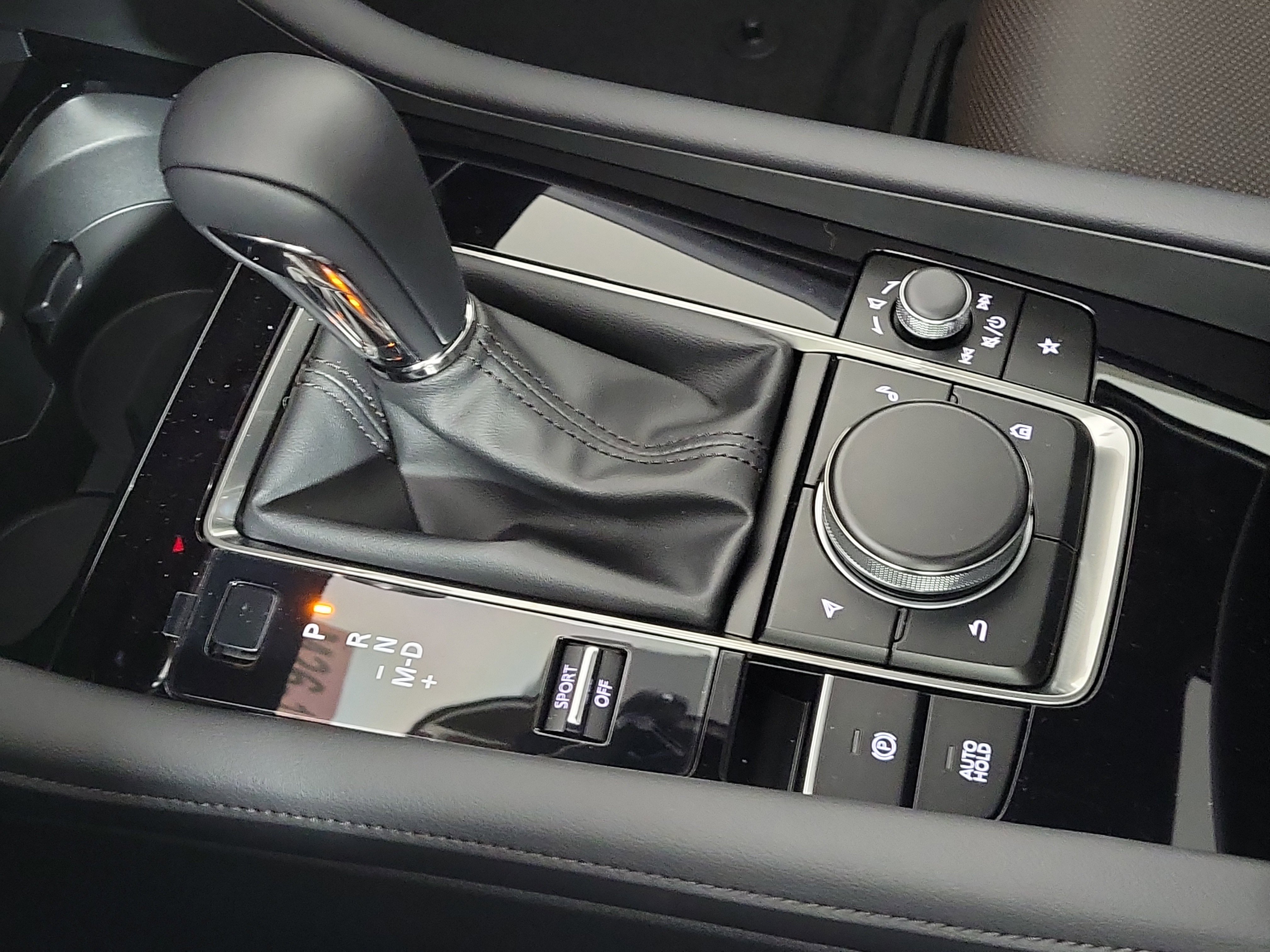 New 2026 MAZDA MAZDA3 Hatchback w/Premium Plus Pkg image 24