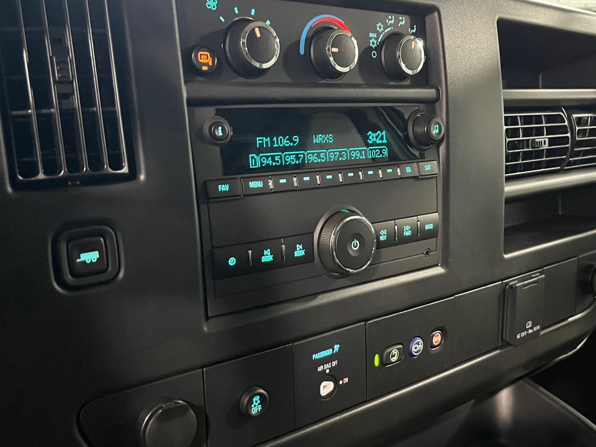 New 2025 GMC Savana 3500 w/ Driver Convenience Package image 14