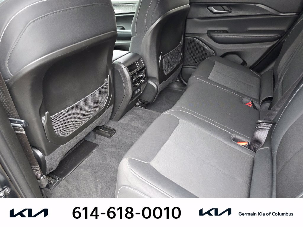 Used 2023 Jeep Grand Cherokee Laredo w/ Luxury Tech Group I AWD/4WD image 19