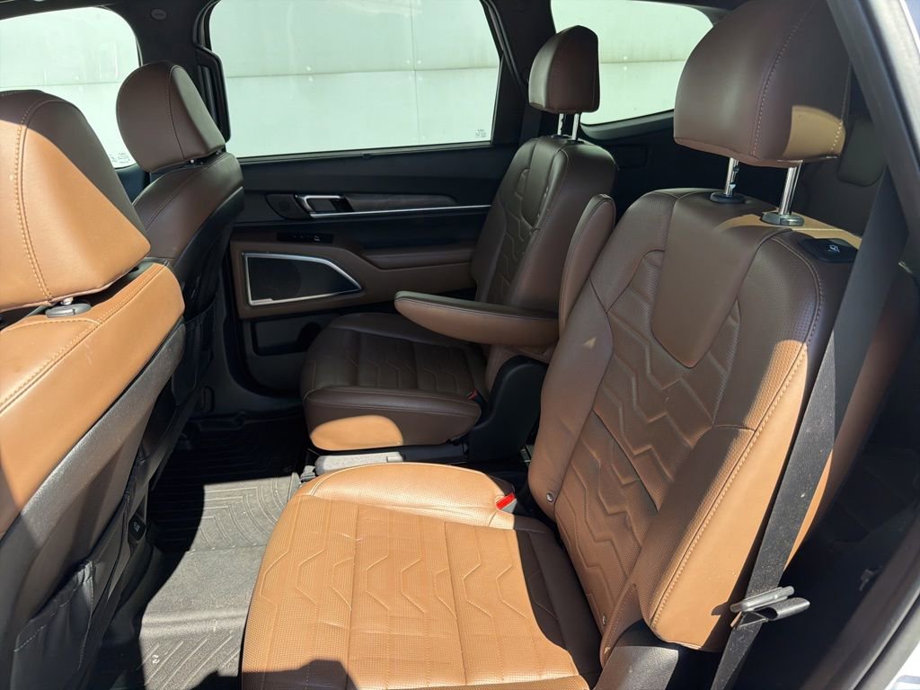 Used 2022 Kia Telluride SX w/ SX Prestige Package image 16