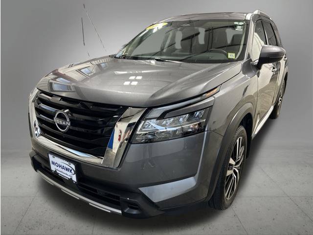 Used 2024 Nissan Pathfinder Platinum w/ Cargo Package