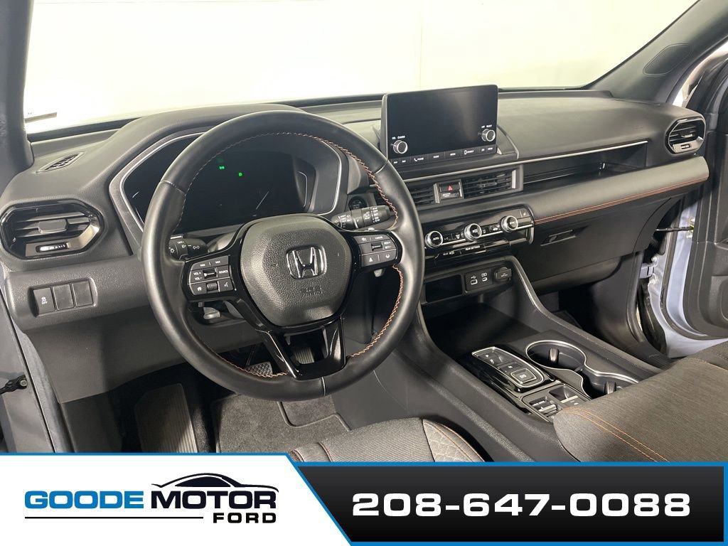 Used 2025 Honda Pilot Sport image 8