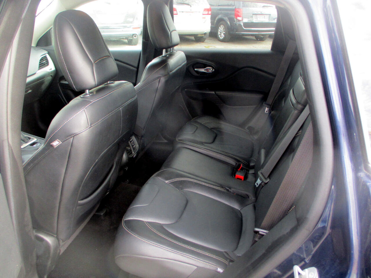 Used 2015 Jeep Cherokee Limited image 9