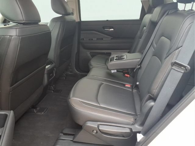 Used 2025 Nissan Pathfinder SL AWD/4WD image 19