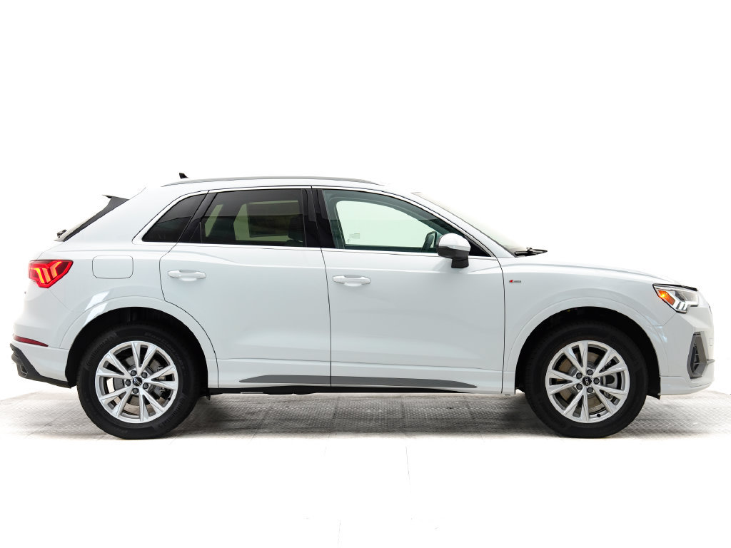 Certified 2025 Audi Q3 2.0T Premium Plus w/ Premium Plus Package AWD/4WD image 2