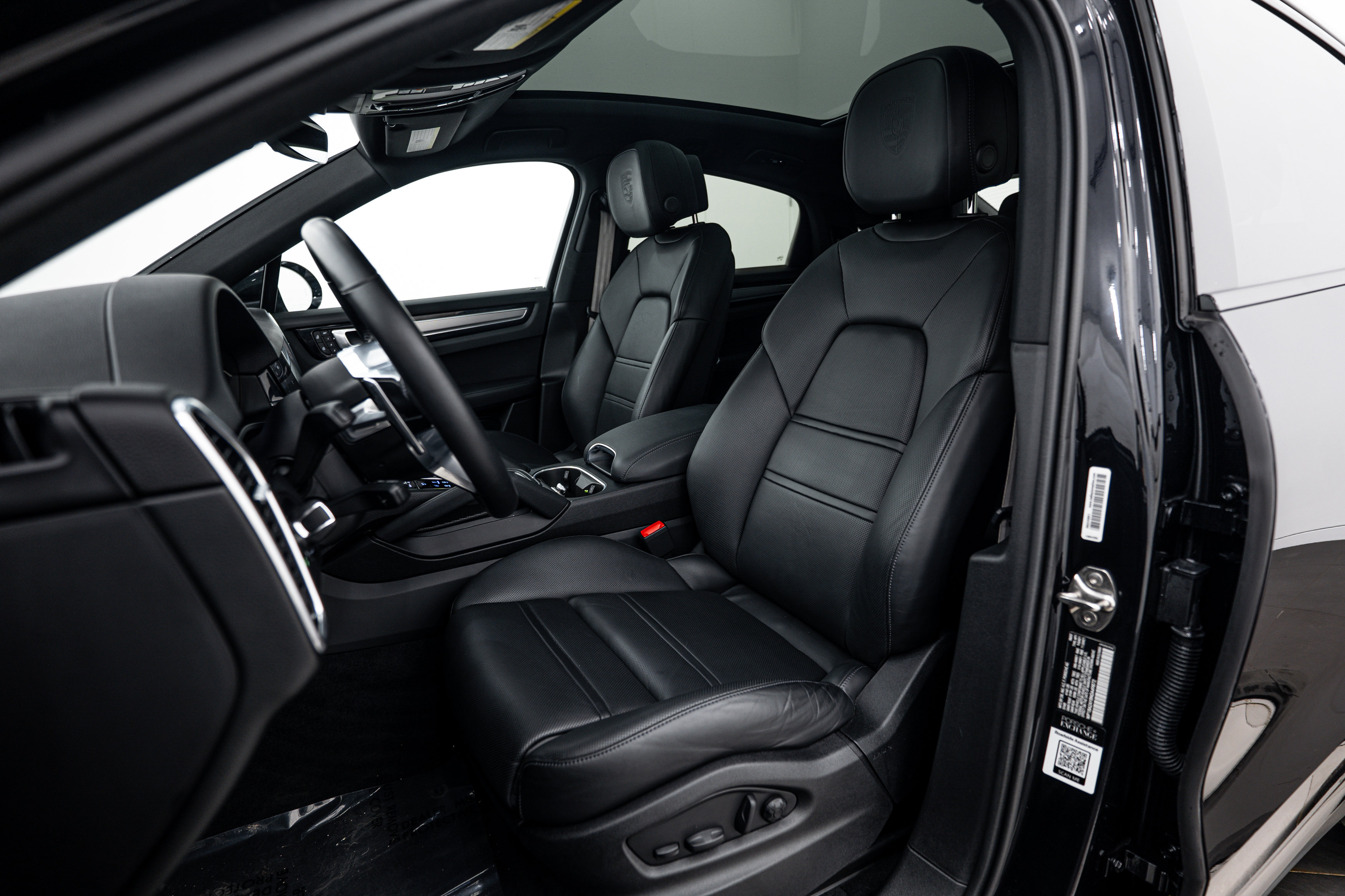 Certified 2022 Porsche Cayenne Platinum Edition AWD/4WD image 5