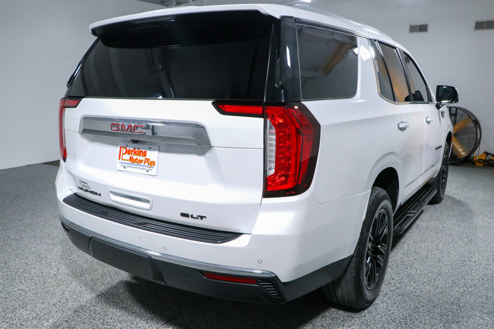 Used 2022 GMC Yukon SLT w/ SLT Premium Package RWD image 7