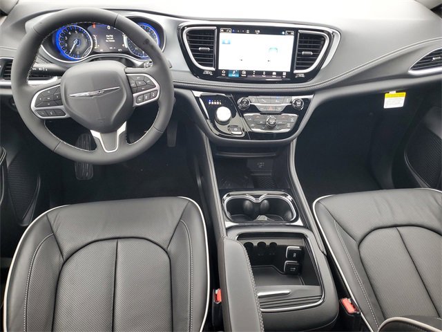 New 2026 Chrysler Pacifica Limited w/ Trailer Tow Group image 13