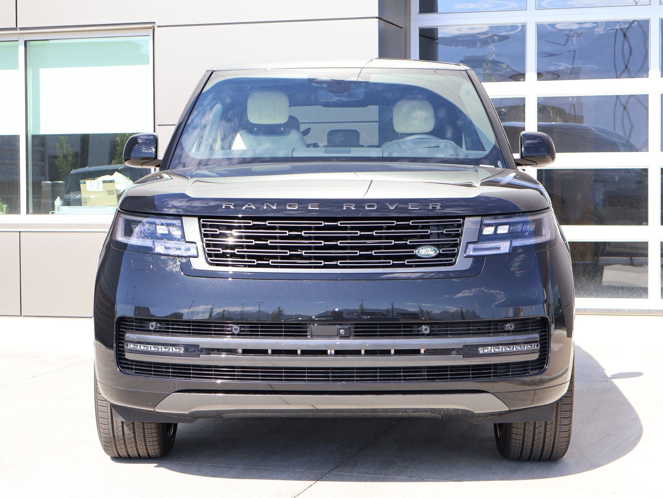 New 2026 Land Rover Range Rover Long Wheelbase SE AWD/4WD image 2