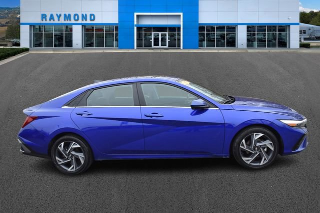 Used 2025 Hyundai Elantra SEL image 2