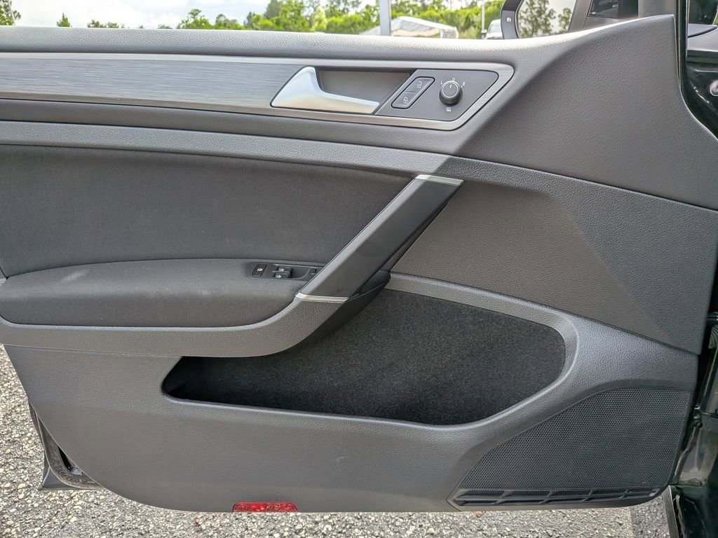 Used 2018 Volkswagen Golf S FWD image 30