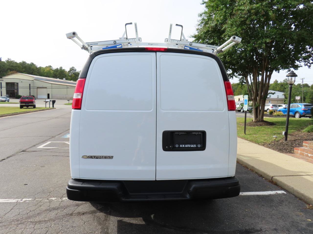 Used 2020 Chevrolet Express 3500 w/ Driver Convenience Package RWD image 6