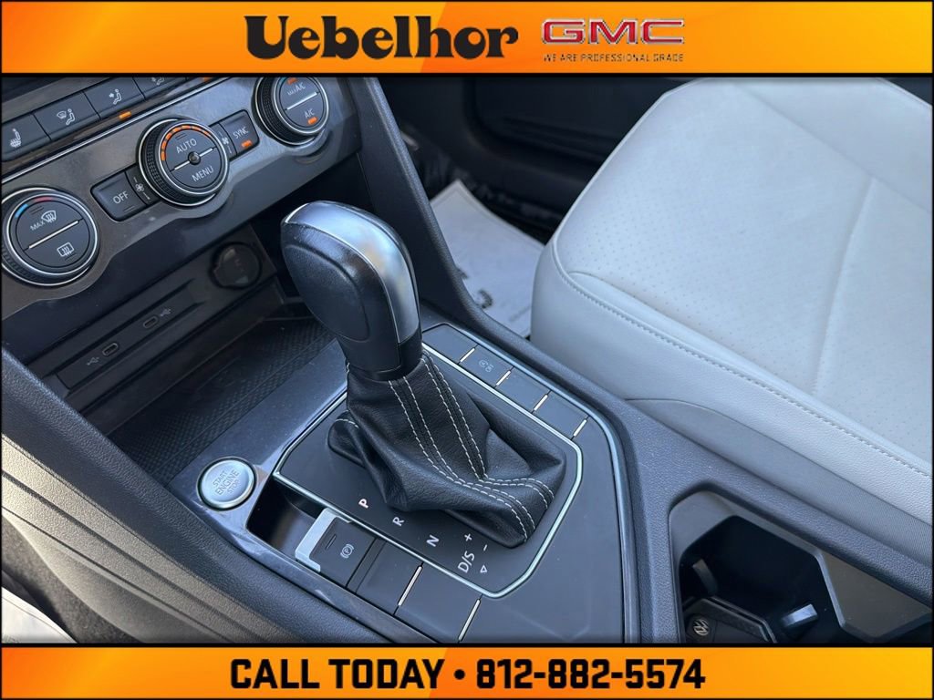 Used 2021 Volkswagen Tiguan SE w/ Panoramic Sunroof Package FWD image 32