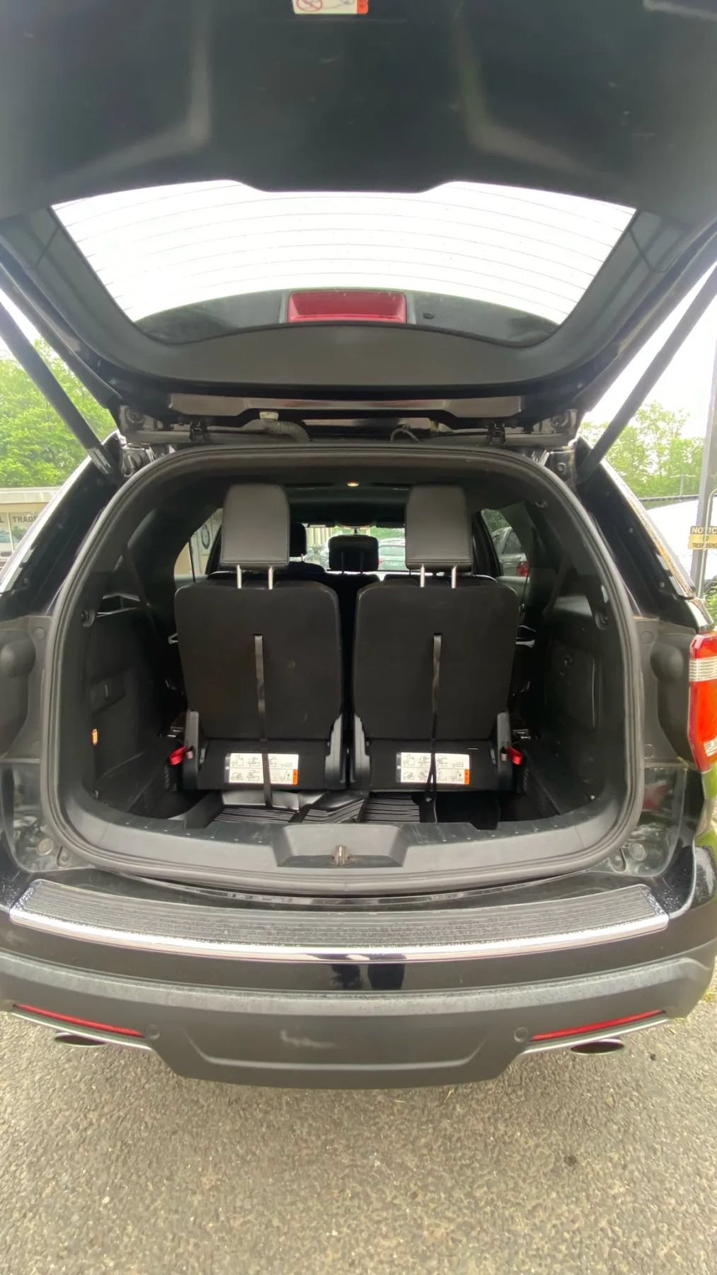 Used 2018 Ford Explorer XLT w/ Equipment Group 202A AWD/4WD image 19